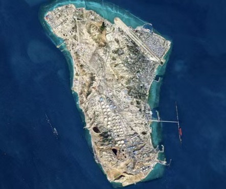  哈尔克岛遭遇轰炸，石油命脉暂保全；美伊博弈进入新阶段。 新闻