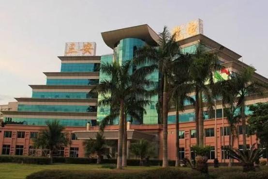  三安光电股价急剧下挫，实控人林秀成接受留置调查；公司业务转型面临考验。 股票财经