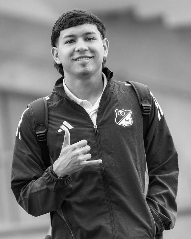  赛场突发不幸；圣地亚哥永远离开了绿茵场。 体育新闻