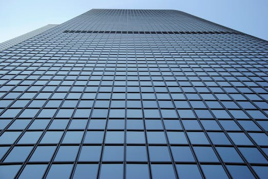  养老之路如何走稳；国家政策织密保障网；家庭账本有了新支撑。 健康养生