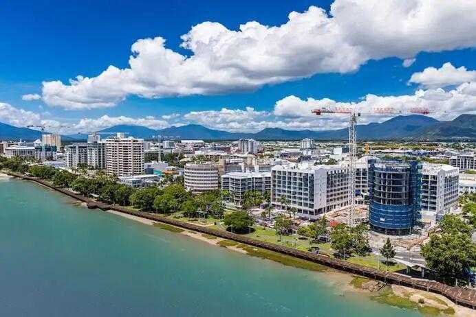 【深度解析】凯恩斯房产五年狂飙70%的底层逻辑：数据视角下的热带城市投资机遇