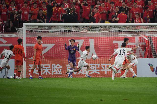 【战术解码】U23 国足逼平半支朝鲜国家队：安东尼奥的防守反击与高压破解之道 体育新闻