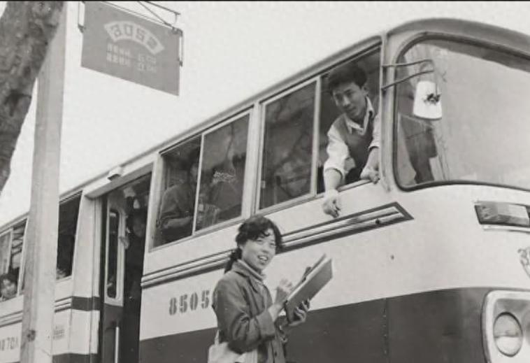  「方向盘上的经济学」：复盘八十年代货车司机为何能月入过万 新闻