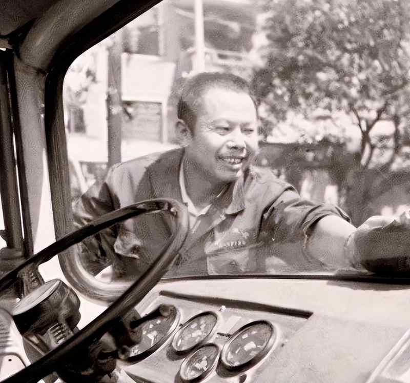  「方向盘上的经济学」：复盘八十年代货车司机为何能月入过万 新闻