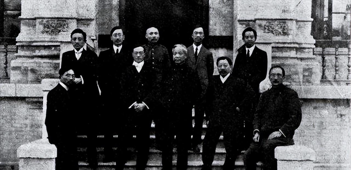  尘封档案揭秘：周恩来临终执念与杨度身份逆转的46年悬案真相 新闻