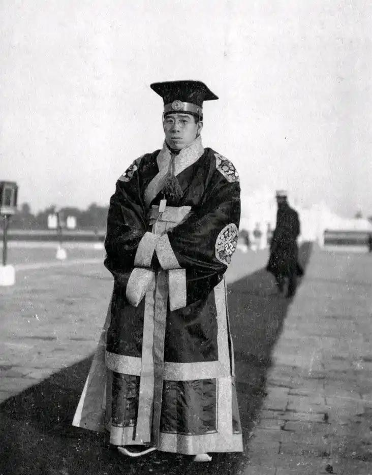  尘封档案揭秘：周恩来临终执念与杨度身份逆转的46年悬案真相 新闻