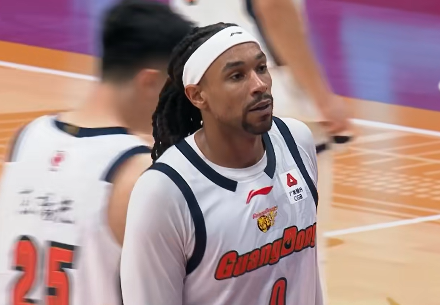  广东队内线补强背后的战术博弈：拉科塞维奇的加盟能解决多少问题？ 体育新闻