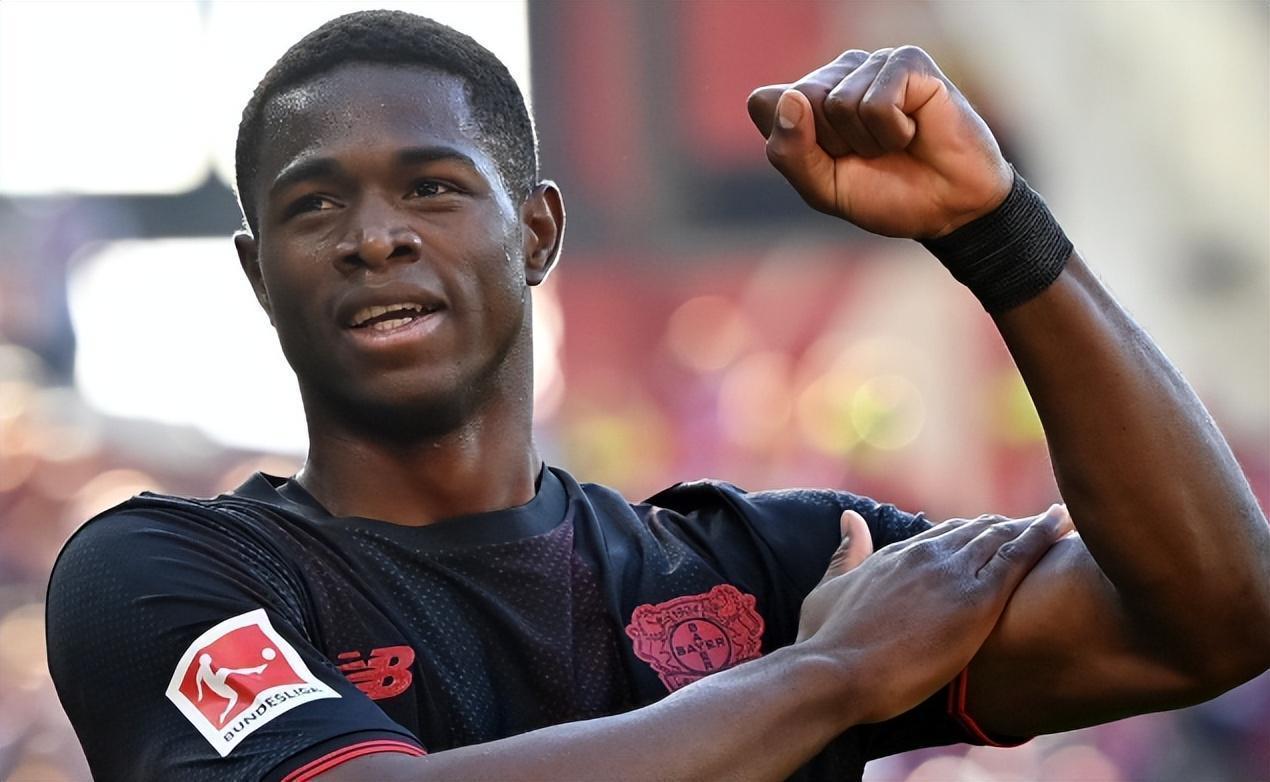  那个被两家豪门争着要的孩子，终于让我们看到了非洲足球的骄傲 体育新闻