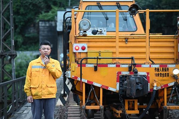  从失败到精通：一位90后大机技师的技术进化论 企业服务
